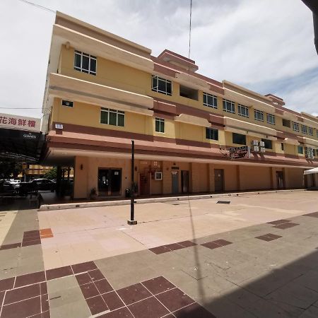 Hotel De Leon II Lahad Datu Kültér fotó