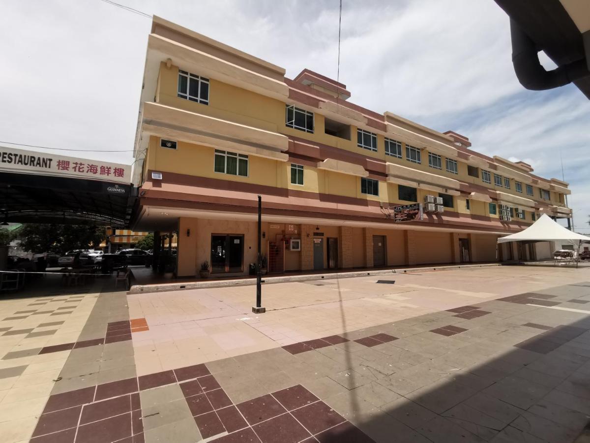 Hotel De Leon II Lahad Datu Kültér fotó